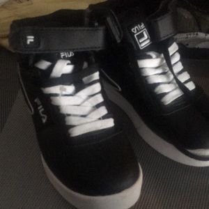 Fila size 3 boys l sneakers